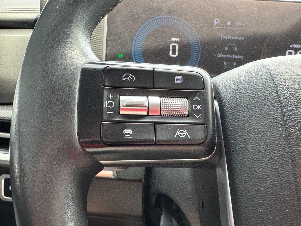 Used 2025 Hyundai Santa Fe SEL FWD image 18
