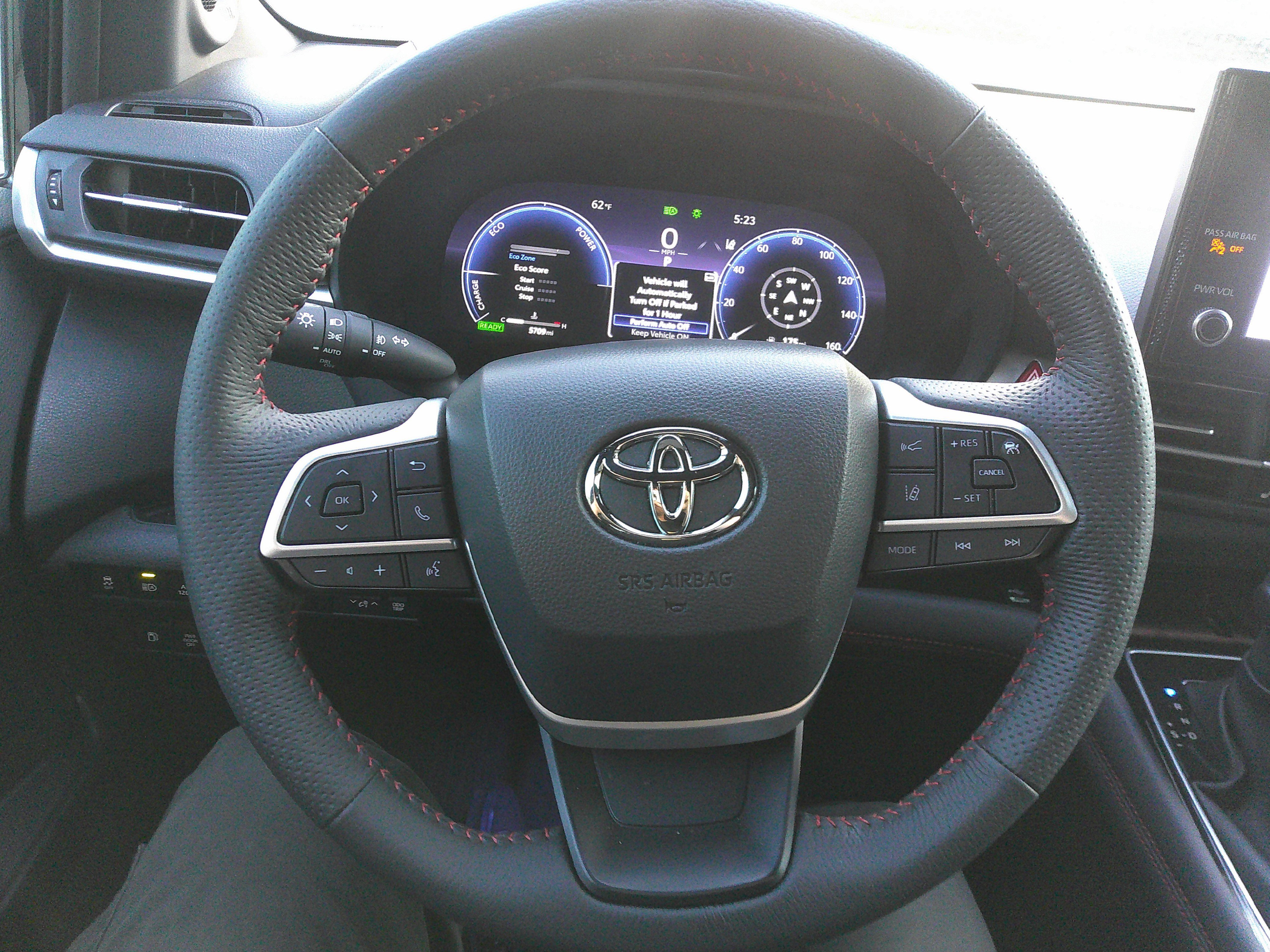 Used 2025 Toyota Sienna XSE w/ XSE Plus Package image 19