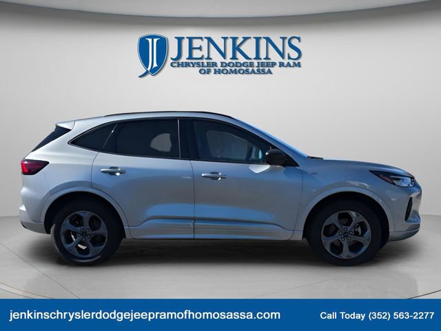 Used 2024 Ford Escape ST-Line image 2