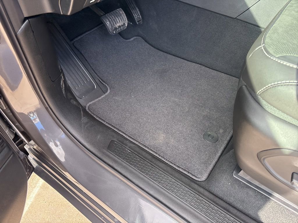 New 2025 Jeep Grand Cherokee Altitude image 16