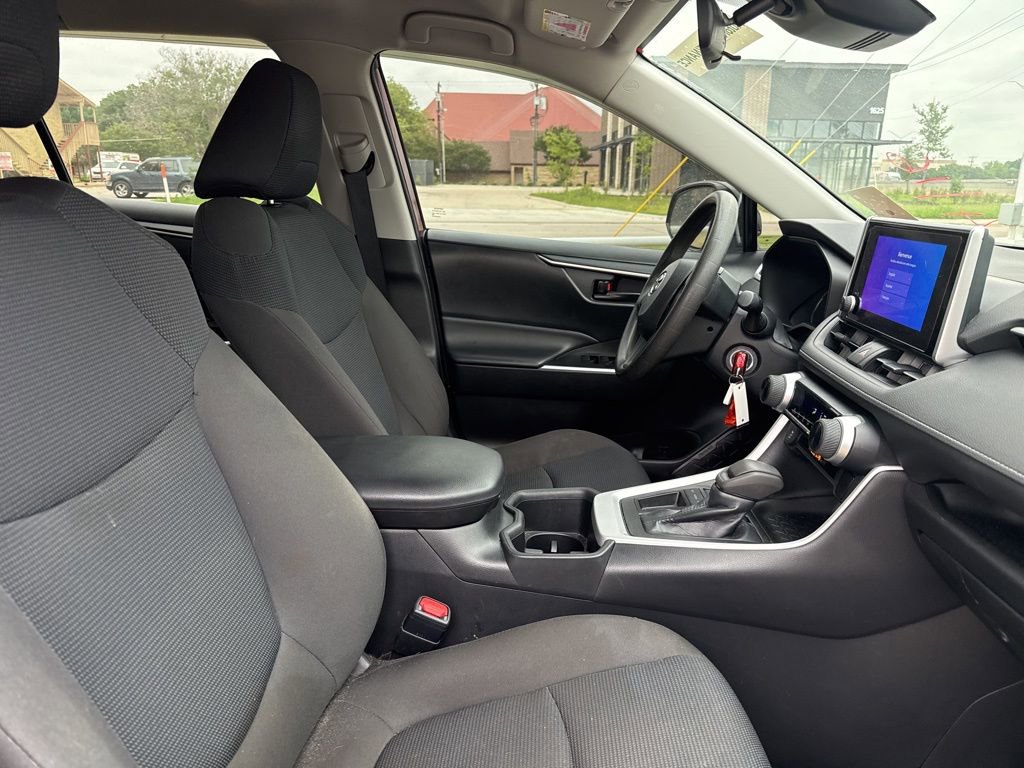 Used 2023 Toyota RAV4 LE FWD image 9