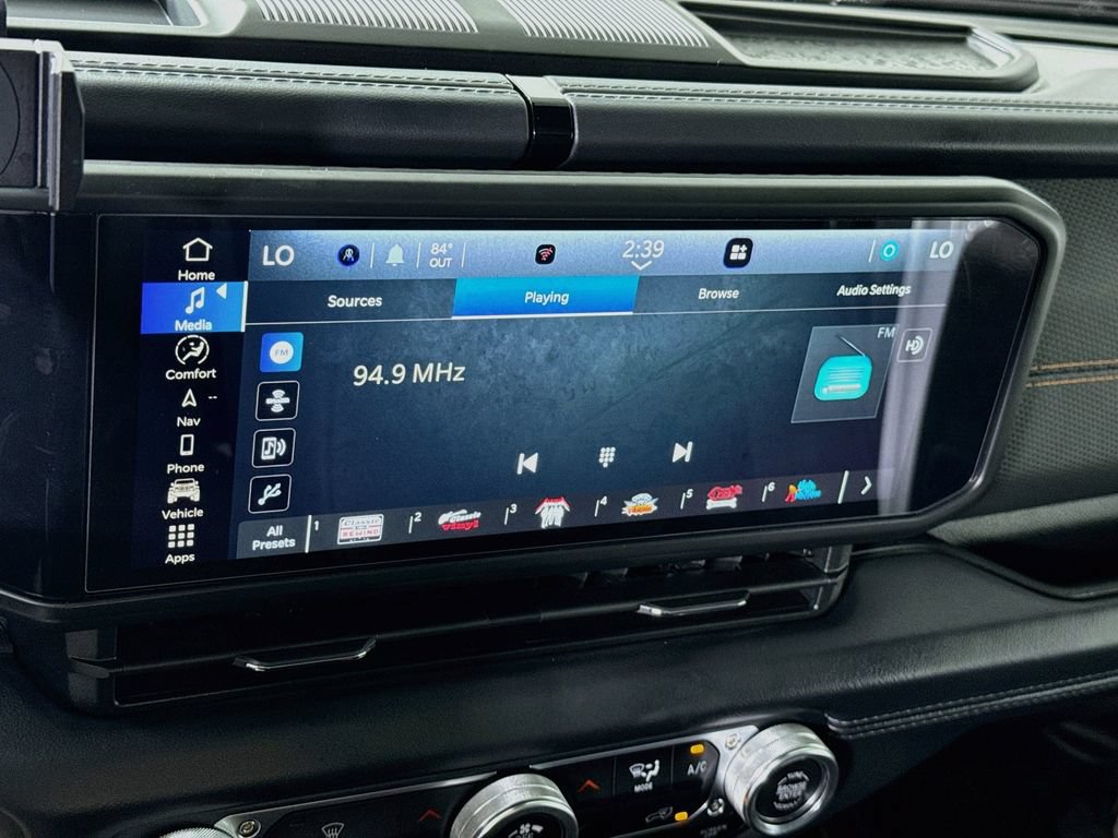 Used 2025 Jeep Gladiator Mojave w/ Technology Group AWD/4WD image 8