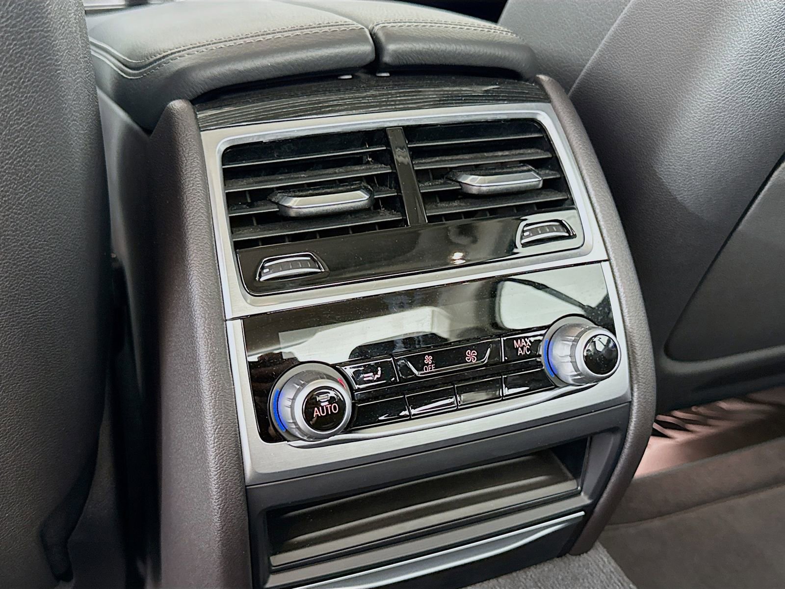 Certified 2022 BMW 740i RWD image 27