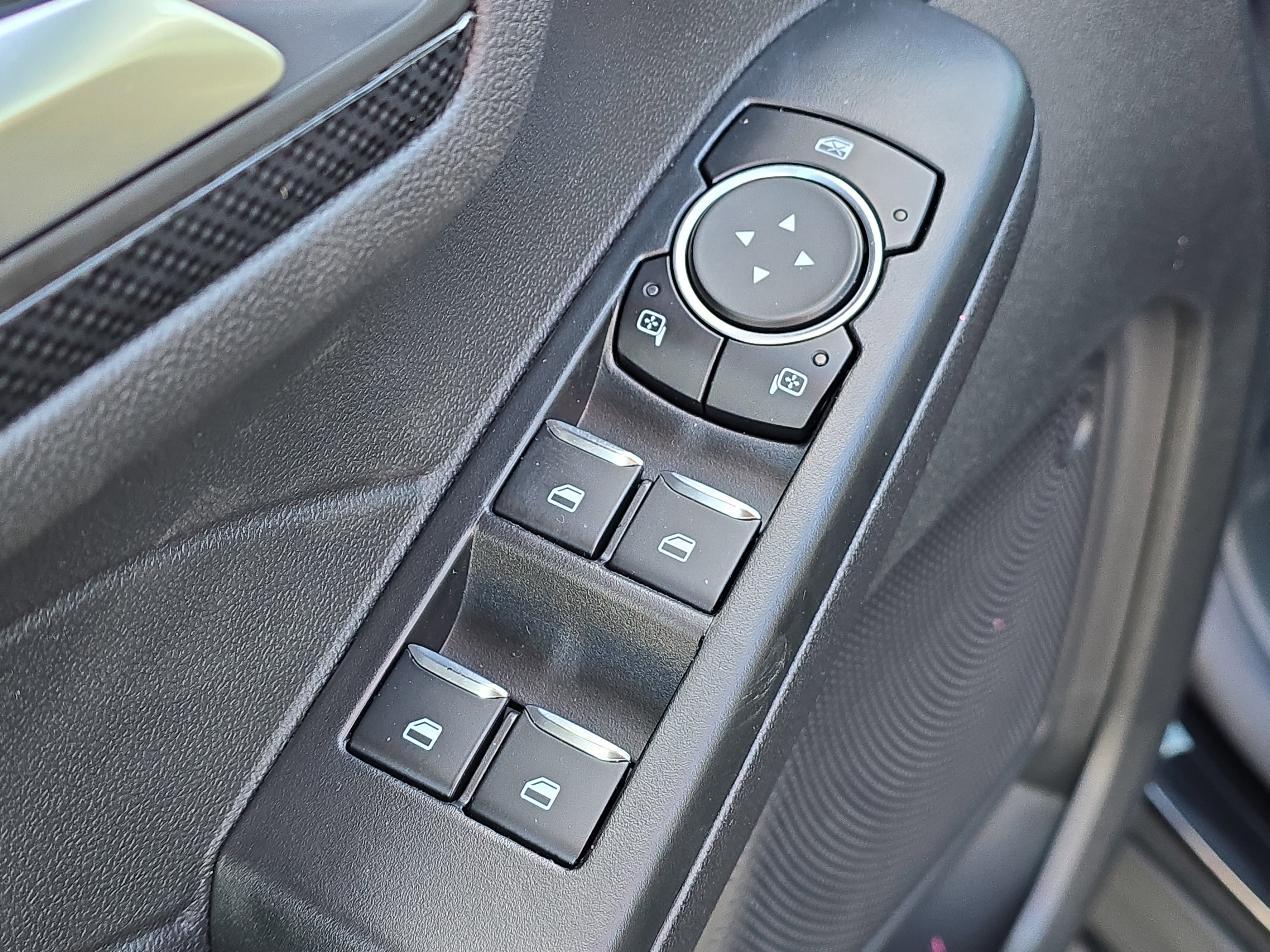 New 2025 Ford Escape ST-Line w/ Cold Weather Package image 17