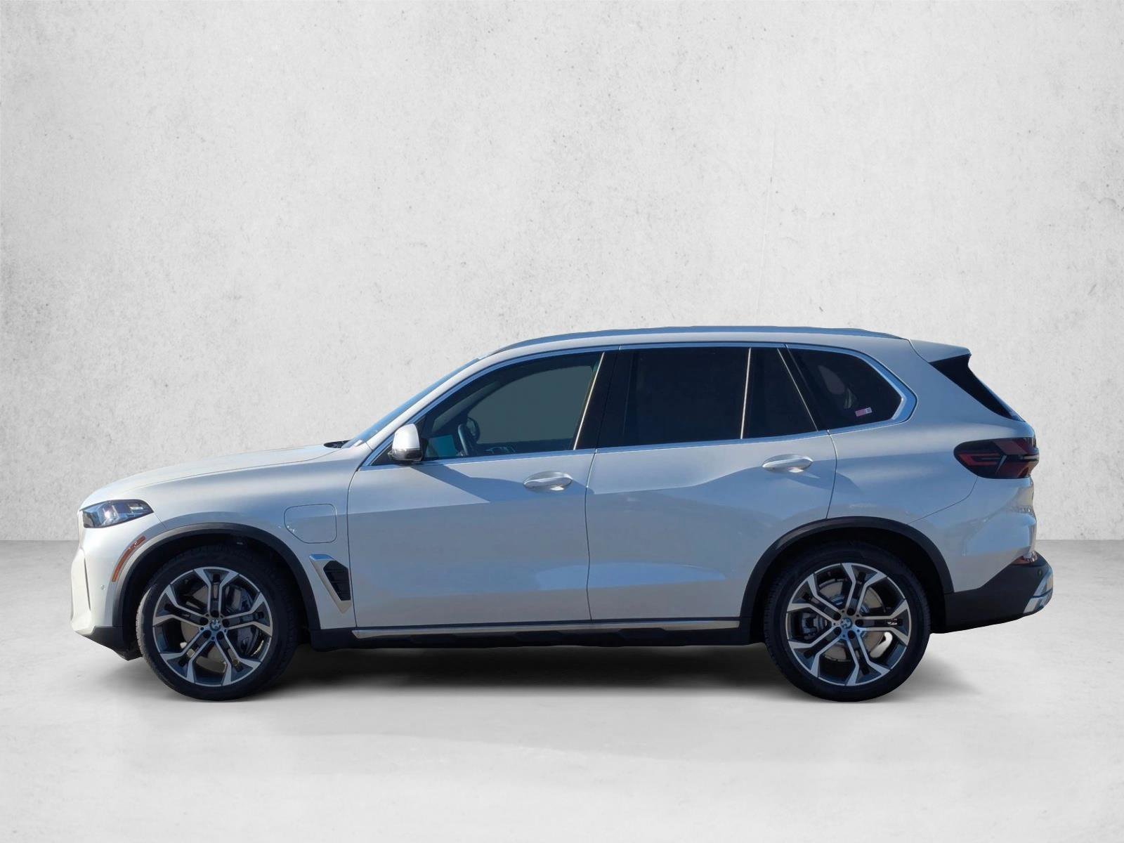 New 2026 BMW X5 xDrive50e w/ Executive Package AWD/4WD image 5
