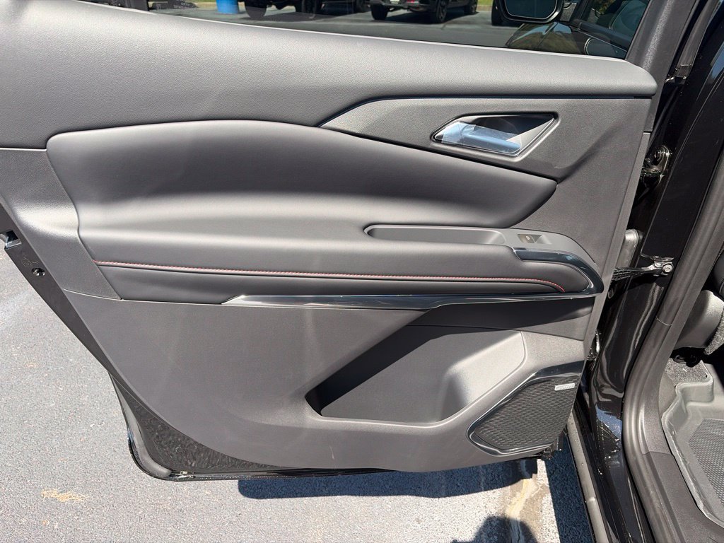 New 2027 Chevrolet Traverse RS w/ LPO, Floor Liner Package AWD/4WD image 32