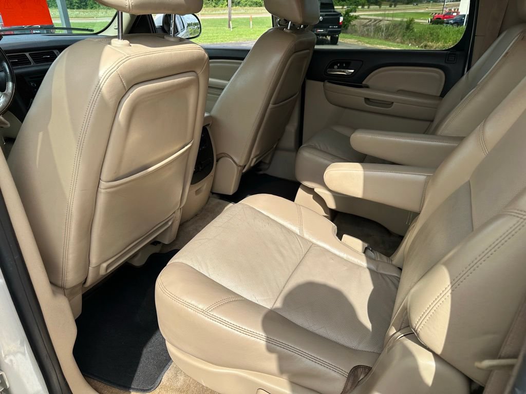 Used 2011 GMC Yukon XL Denali RWD image 17
