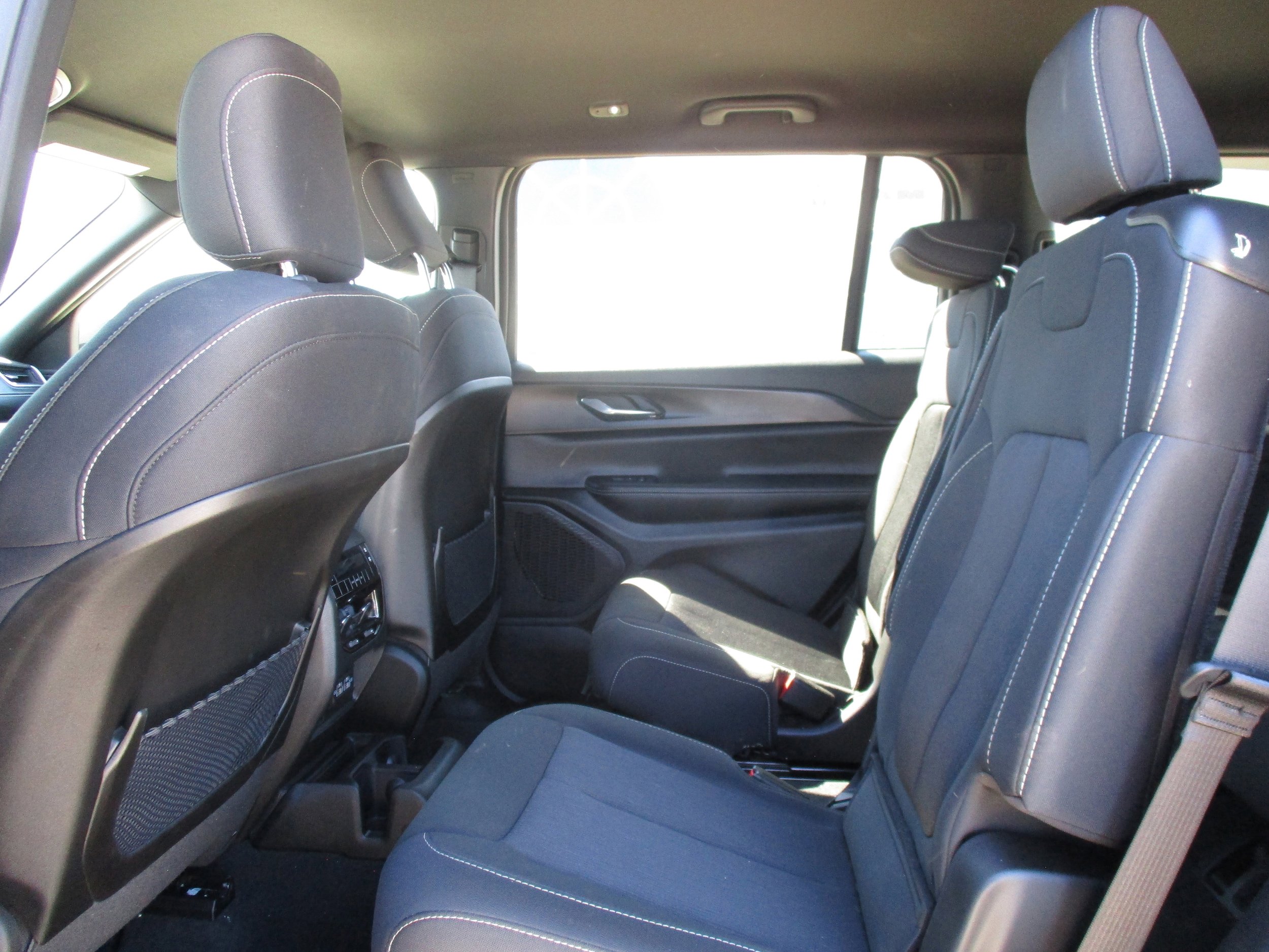 Used 2024 Jeep Grand Cherokee L Laredo w/ Luxury Tech Group I RWD image 15