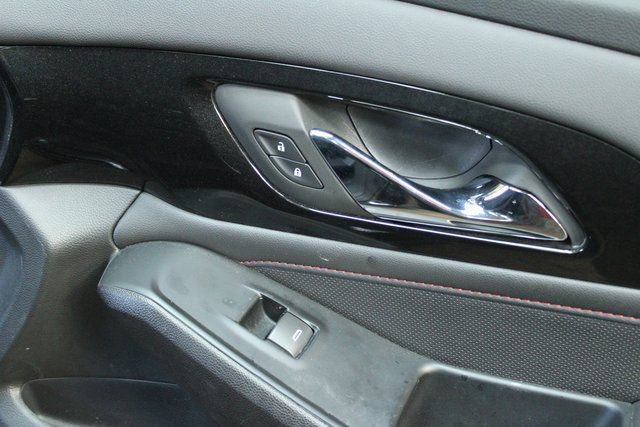 Used 2023 Chevrolet Traverse RS image 9