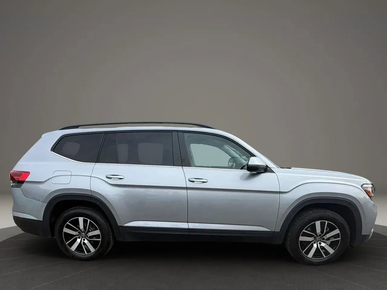 Used 2022 Volkswagen Atlas SE FWD image 4