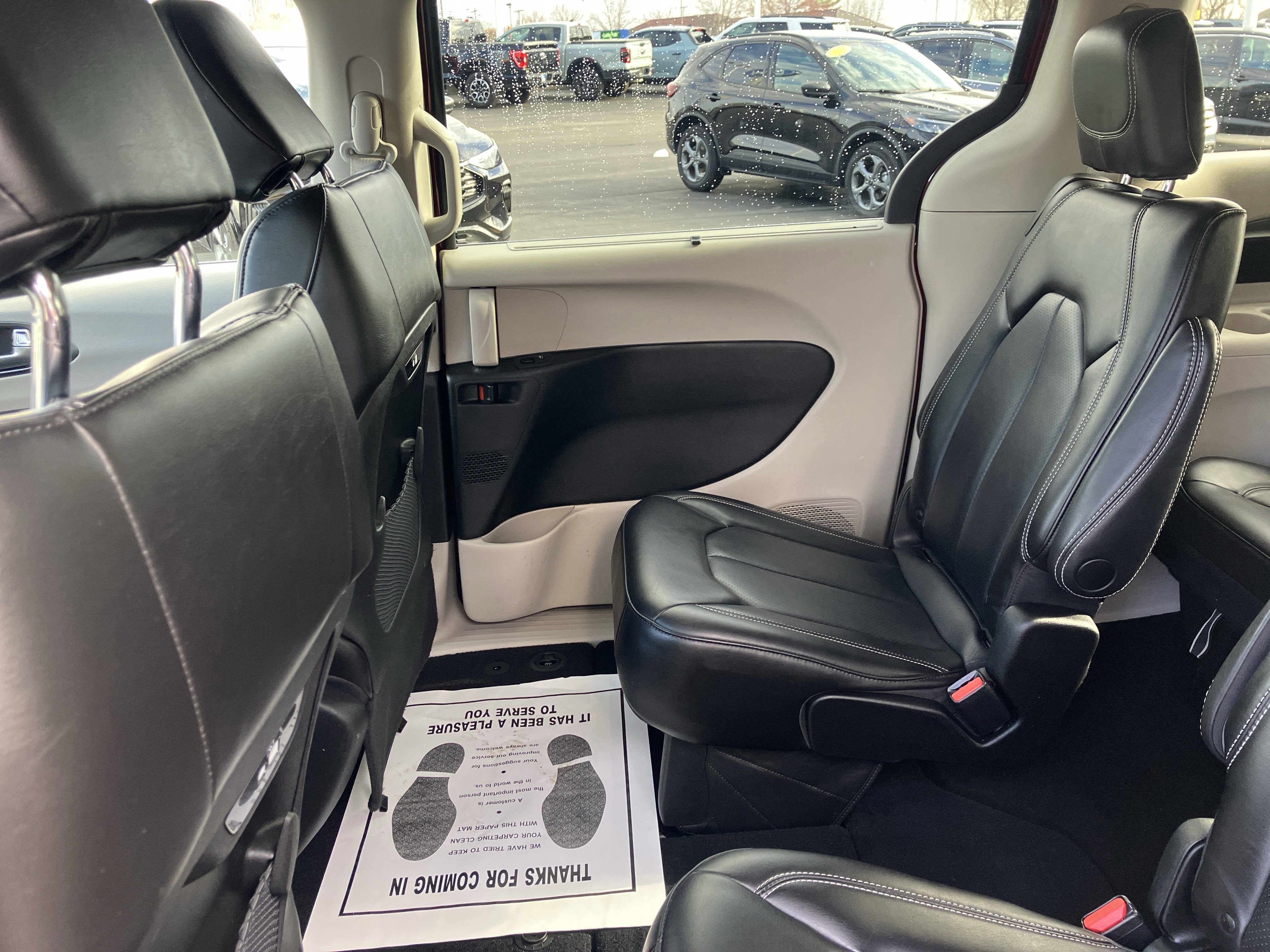 Used 2023 Chrysler Pacifica Touring-L image 17