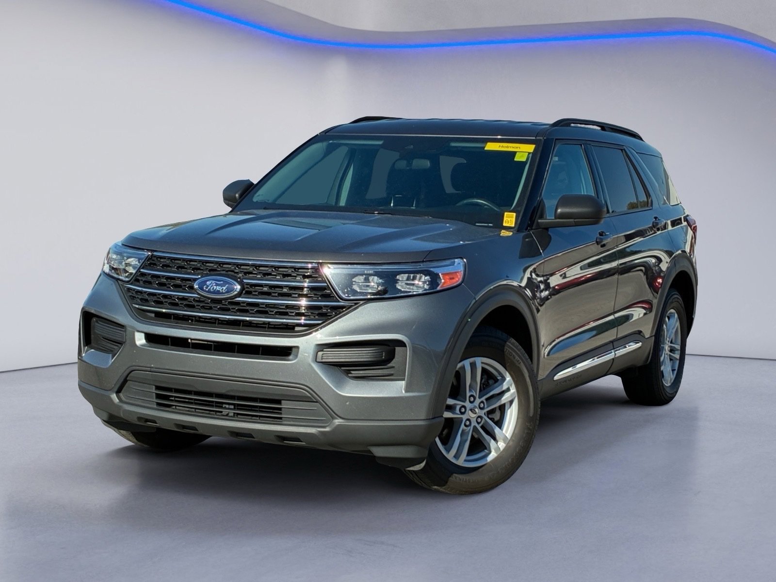 Used 2023 Ford Explorer XLT AWD/4WD image 2