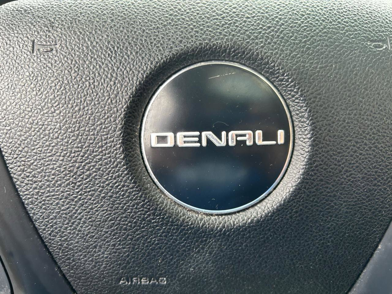 Used 2011 GMC Acadia Denali image 22