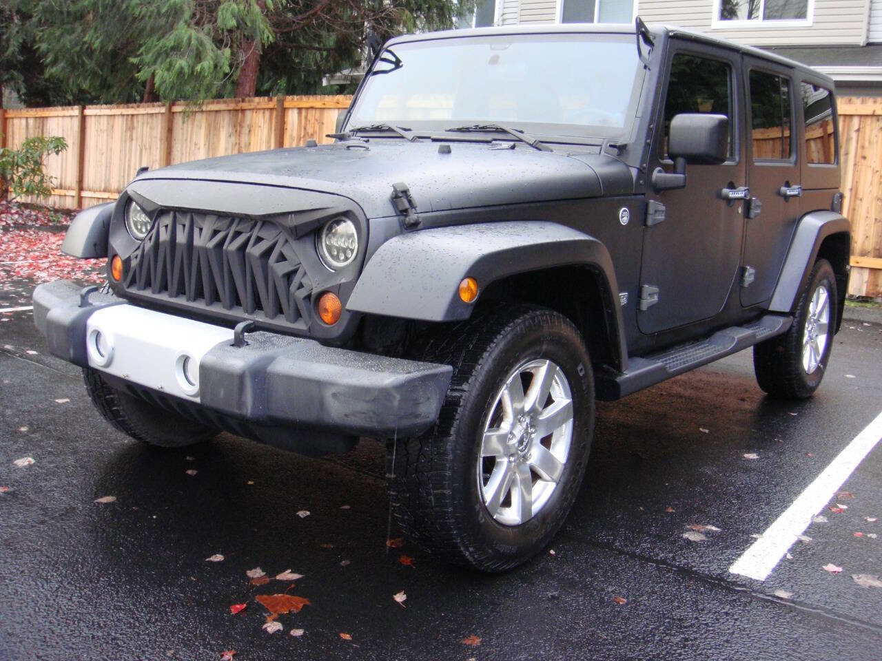 Used 2011 Jeep Wrangler Unlimited 70th Anniversary w/ Connectivity Group image 2