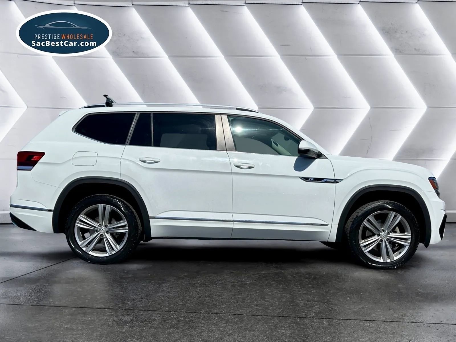 Used 2018 Volkswagen Atlas SEL w/ R-Line Package image 4