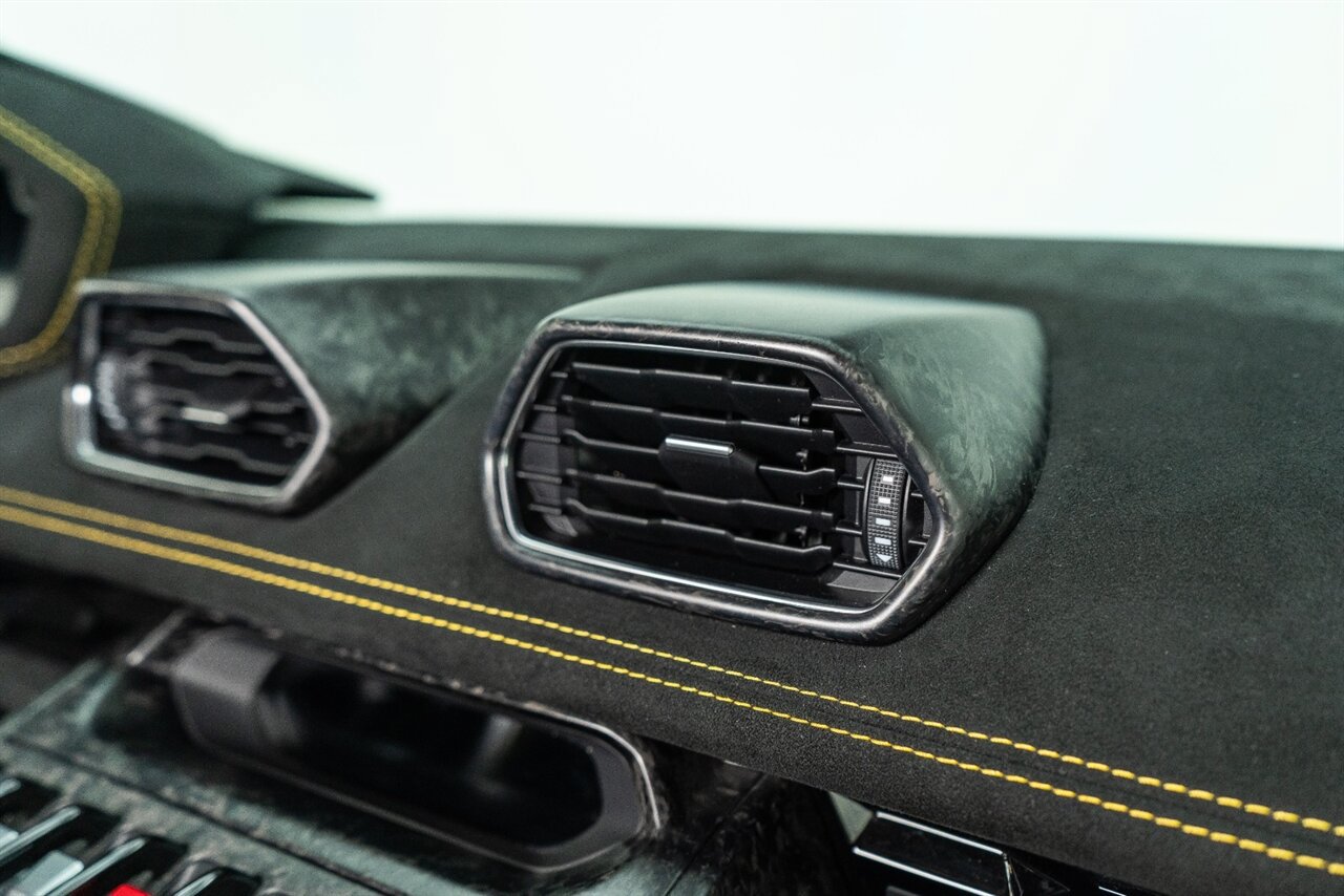 Used 2019 Lamborghini Huracan Performante AWD/4WD image 82