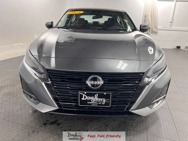 Used 2025 Nissan Altima 2.5 SV FWD image 2