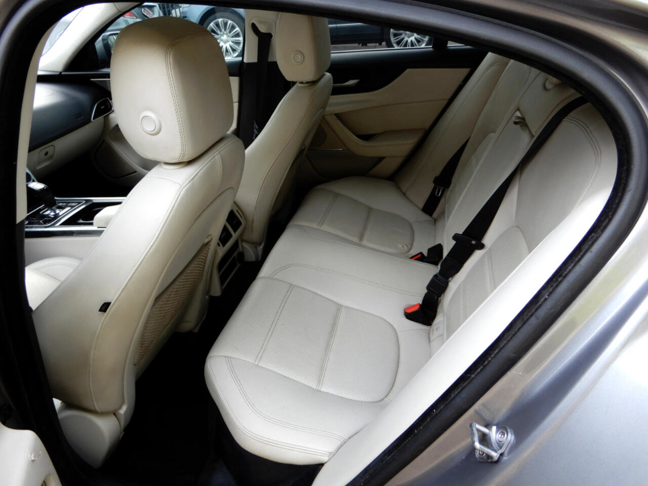 Used 2020 Jaguar XE S image 9