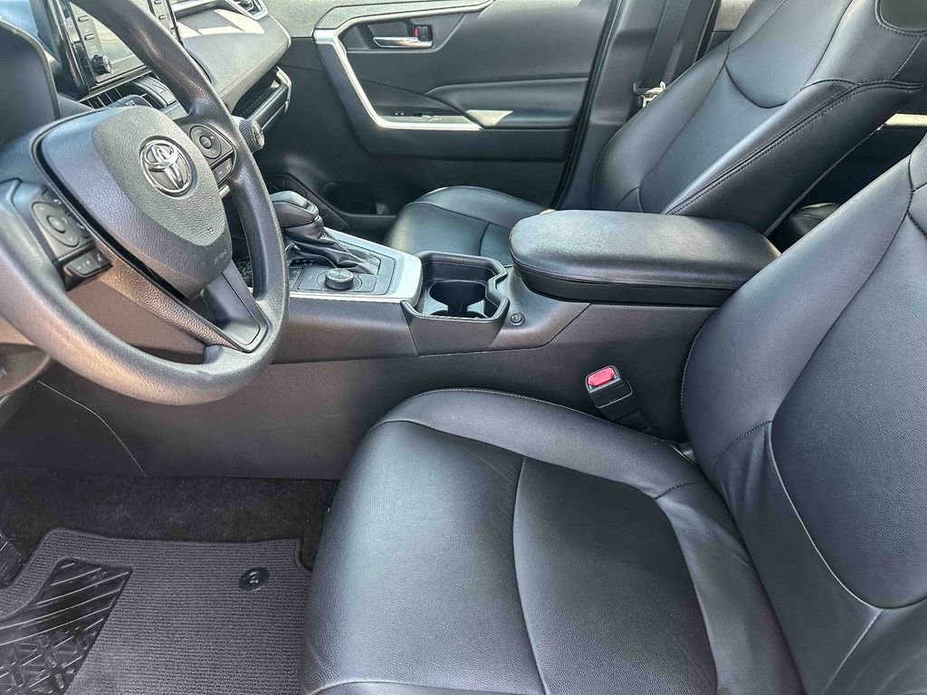 Used 2020 Toyota RAV4 XLE w/ Convenience Package image 13