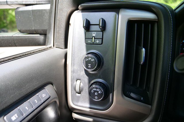Used 2017 GMC Sierra 2500 Denali w/ Duramax Plus Package image 16