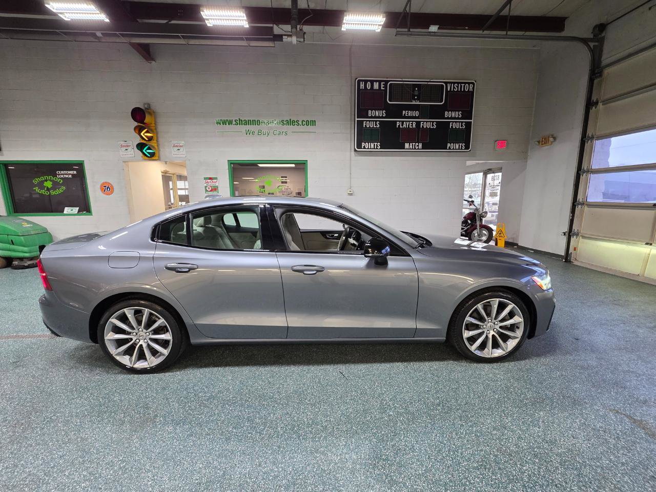 Used 2021 Volvo S60 T5 Momentum w/ Premium Package image 5