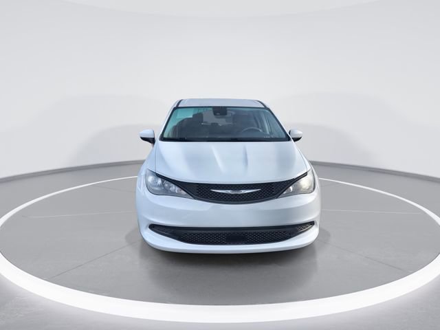 Used 2023 Chrysler Voyager LX video 3