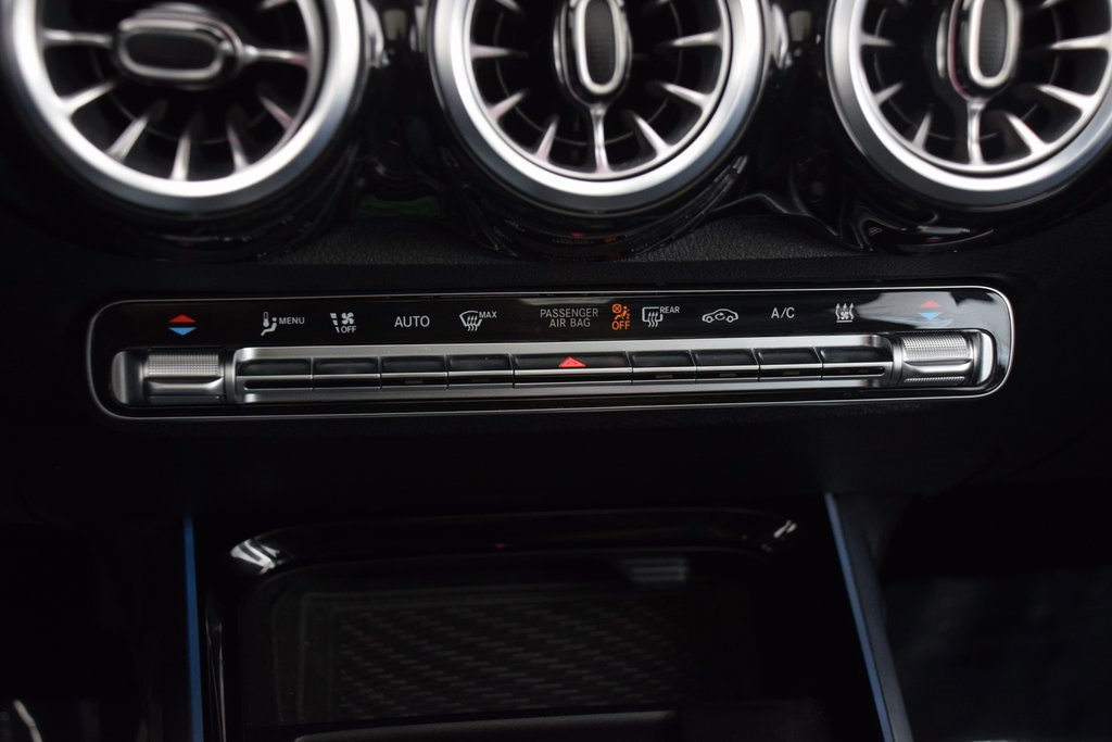 Used 2024 Mercedes-Benz EQB 300 4MATIC image 27