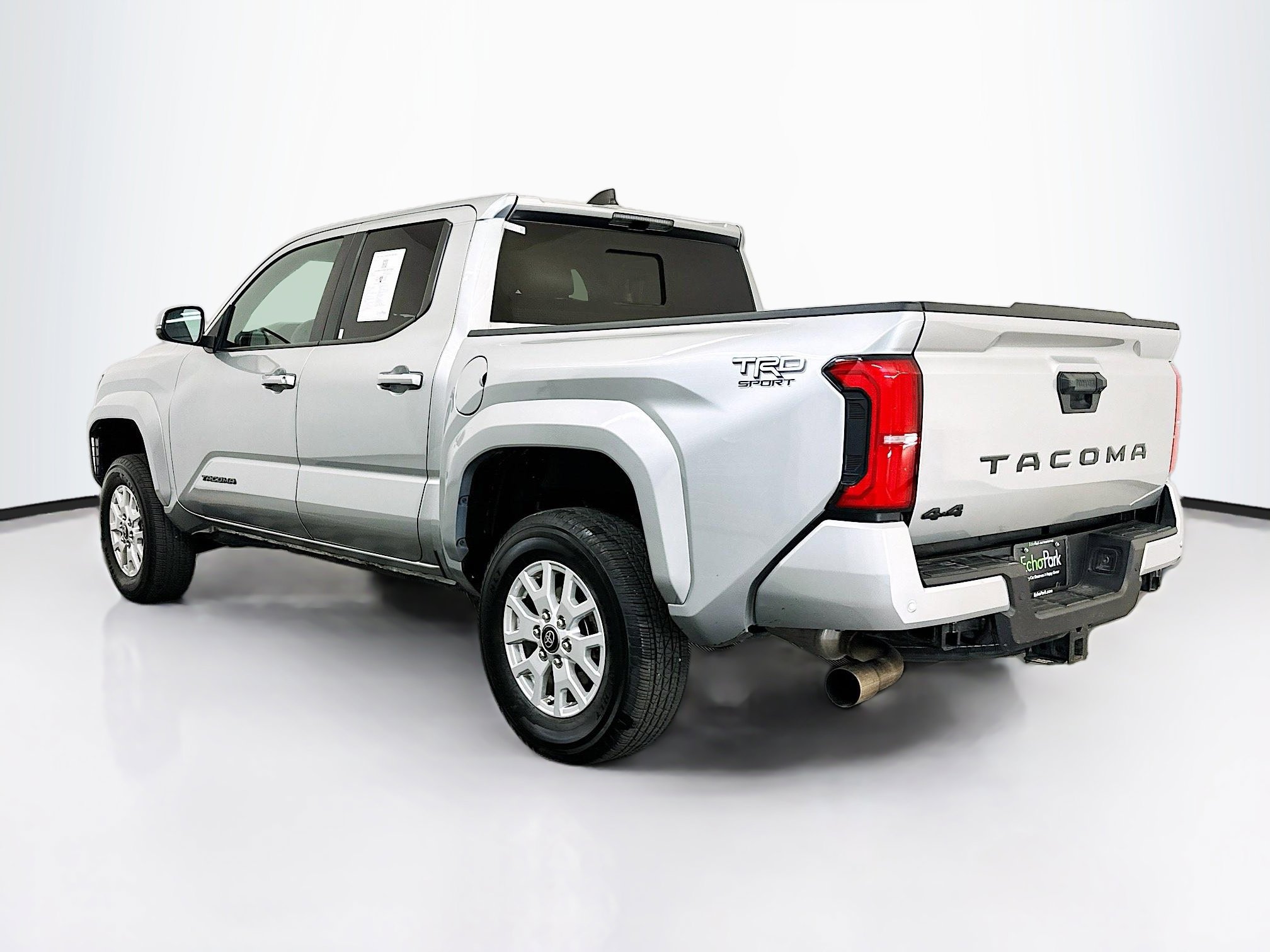 Used 2025 Toyota Tacoma TRD Sport w/ TRD Sport Upgrade Package image 5