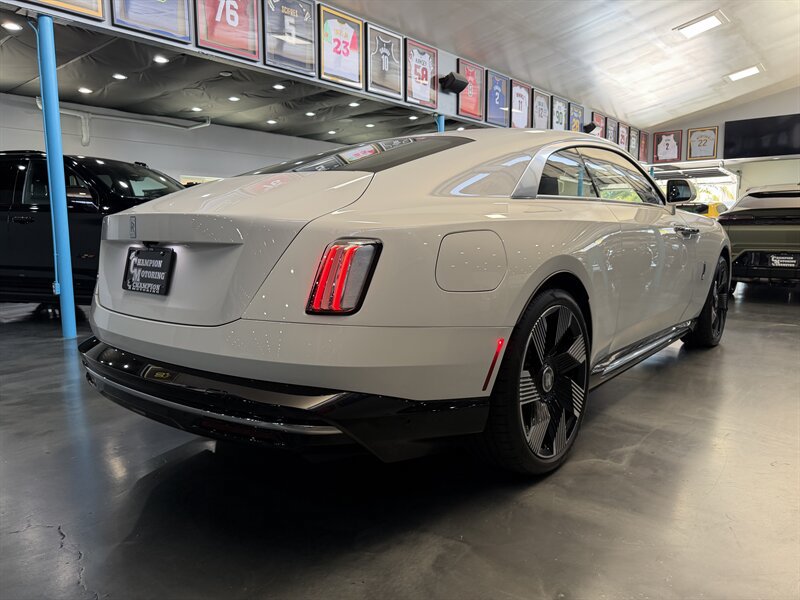 Used 2025 Rolls-Royce Spectre w/ Spectre Launch Package AWD/4WD image 5