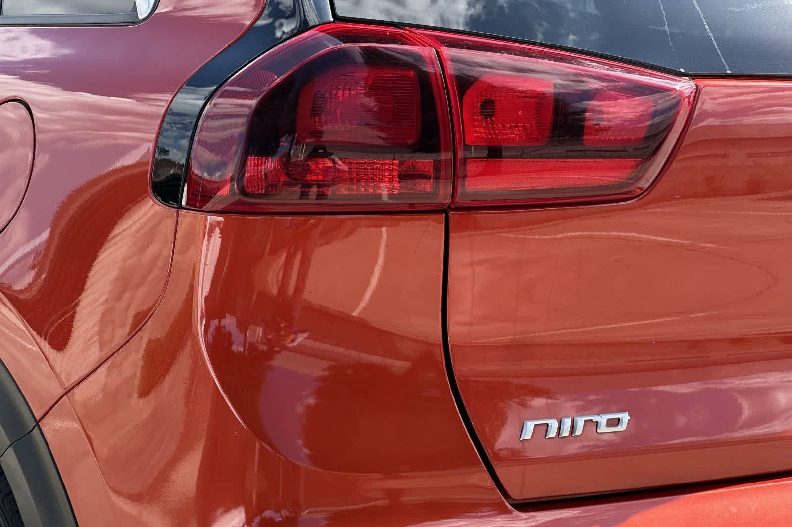 Used 2022 Kia Niro LXS FWD image 33