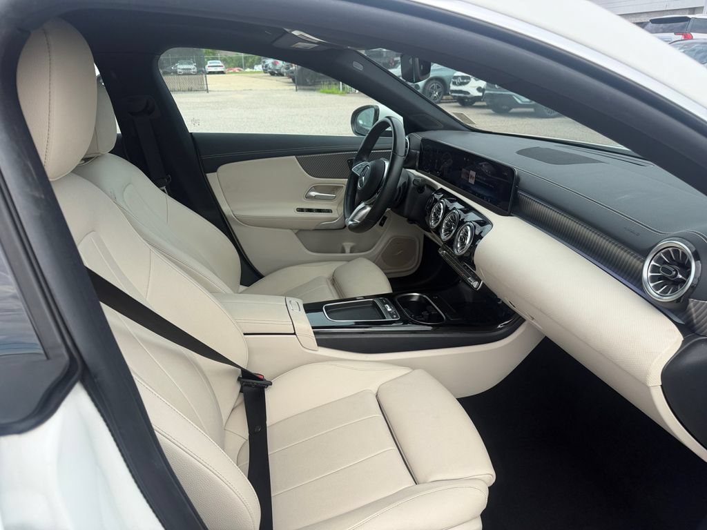 Used 2025 Mercedes-Benz CLA 250 w/ Exclusive Package image 14