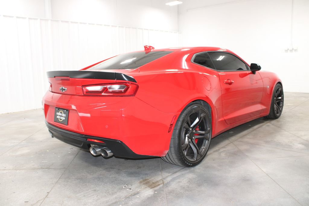 Used 2018 Chevrolet Camaro SS RWD image 9
