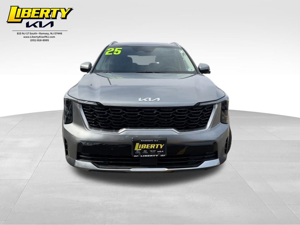 Used 2025 Kia Sorento EX image 2