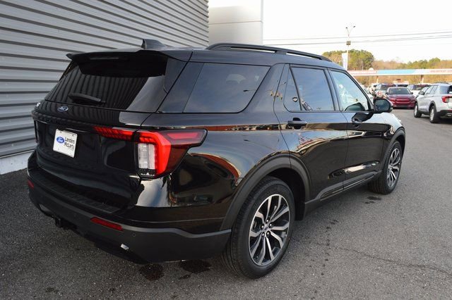 New 2026 Ford Explorer ST-Line image 3