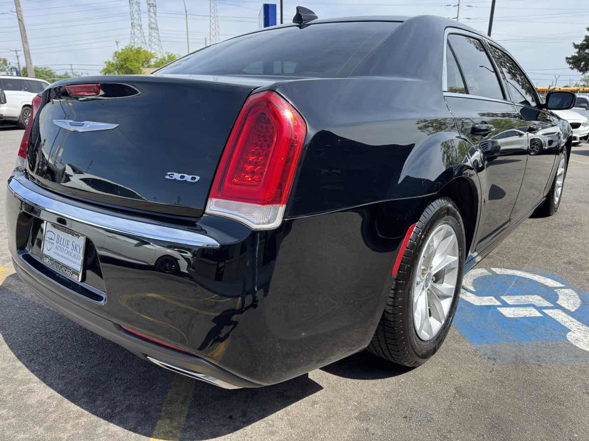 Used 2020 Chrysler 300 Touring RWD image 5