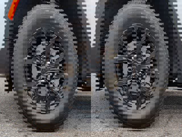 Used 2025 Jeep Grand Cherokee Altitude image 14