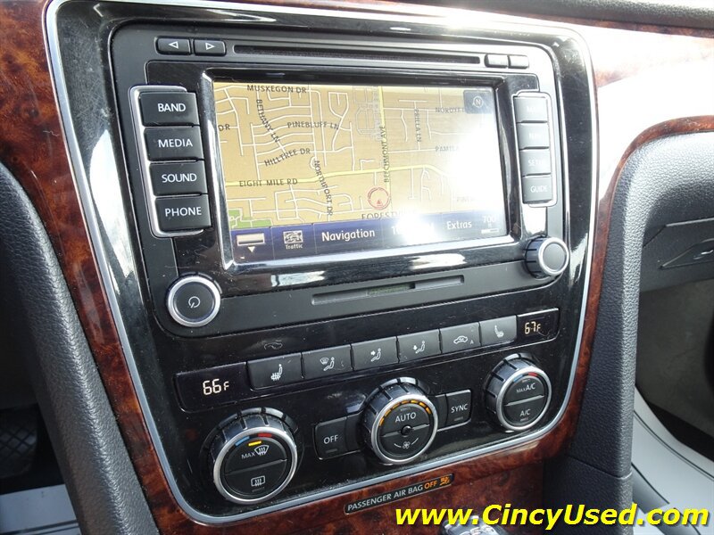 Used 2013 Volkswagen Passat 3.6 SEL Premium FWD image 17