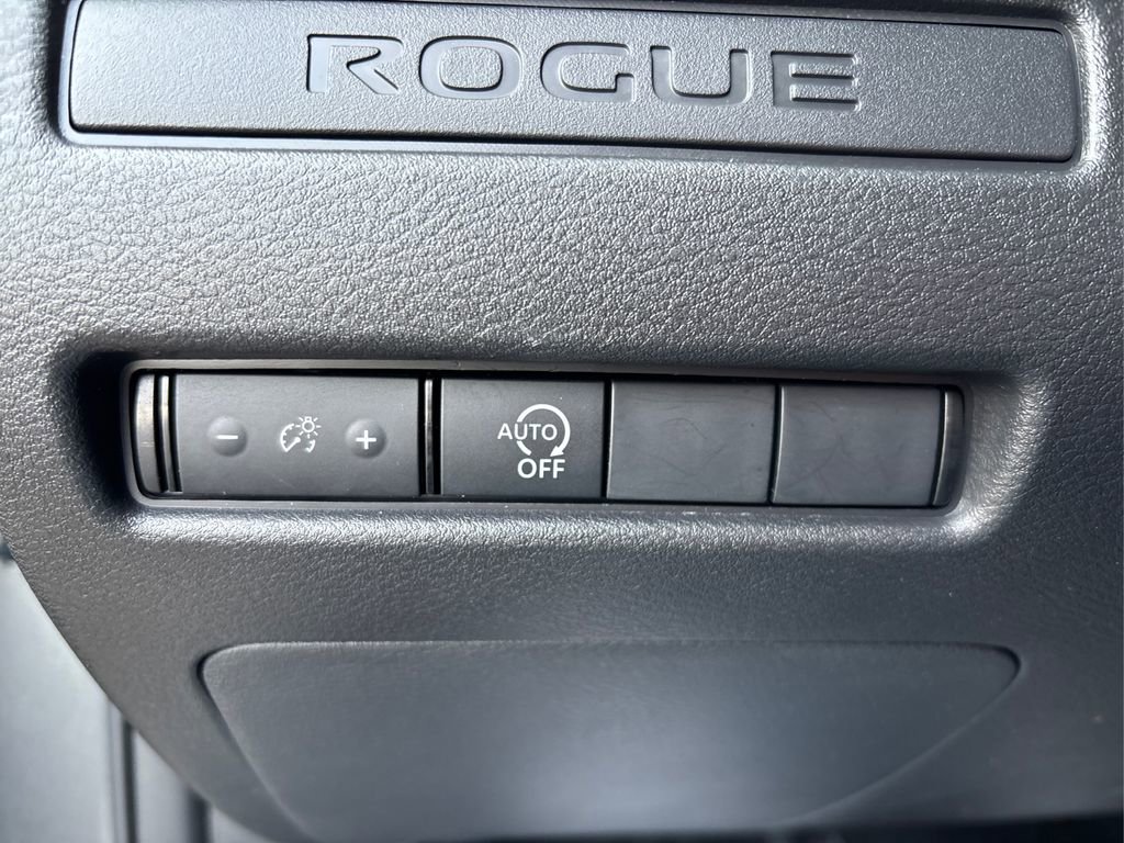 Used 2023 Nissan Rogue S image 34