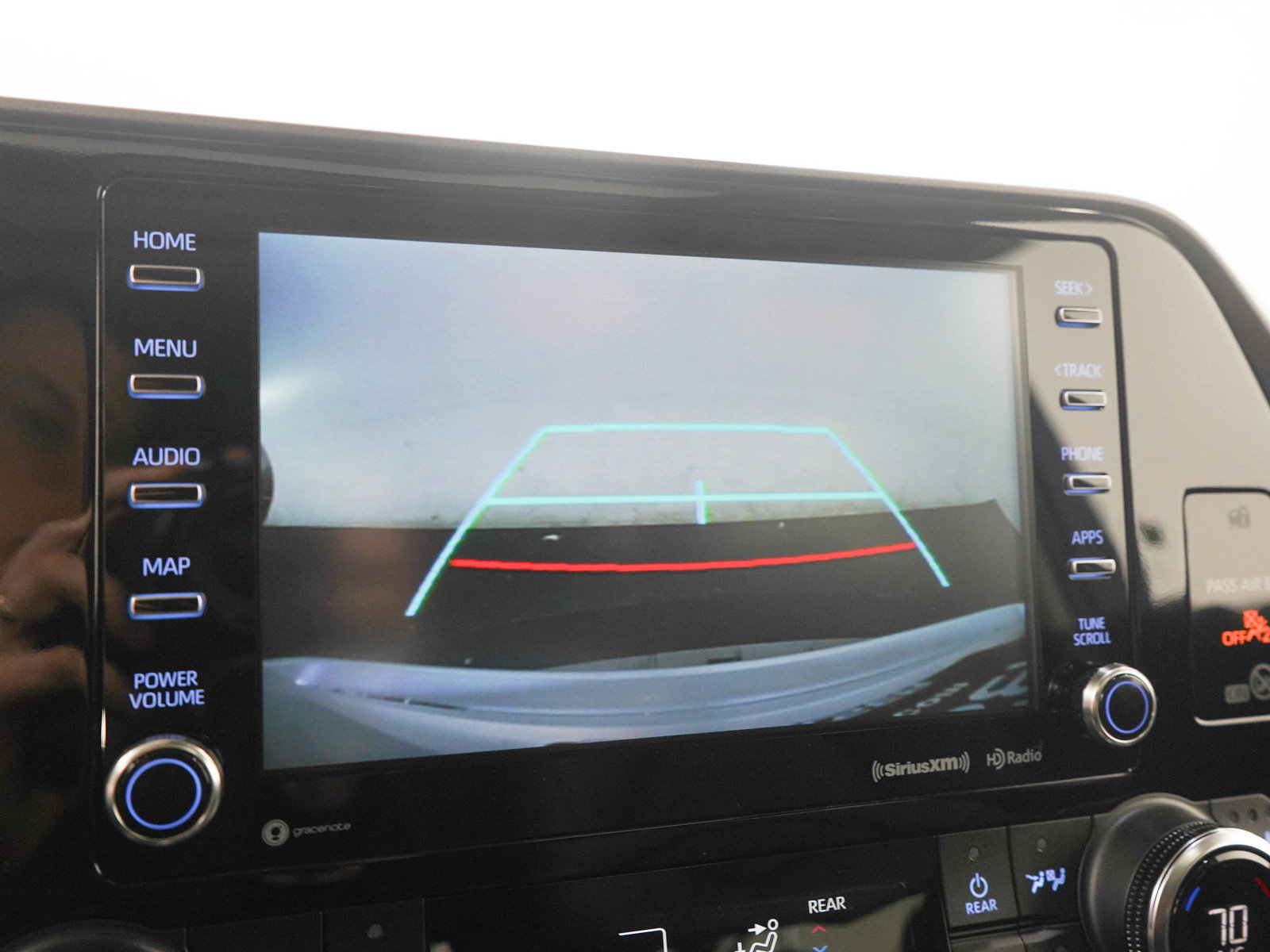 Used 2022 Toyota Highlander XLE AWD/4WD image 29