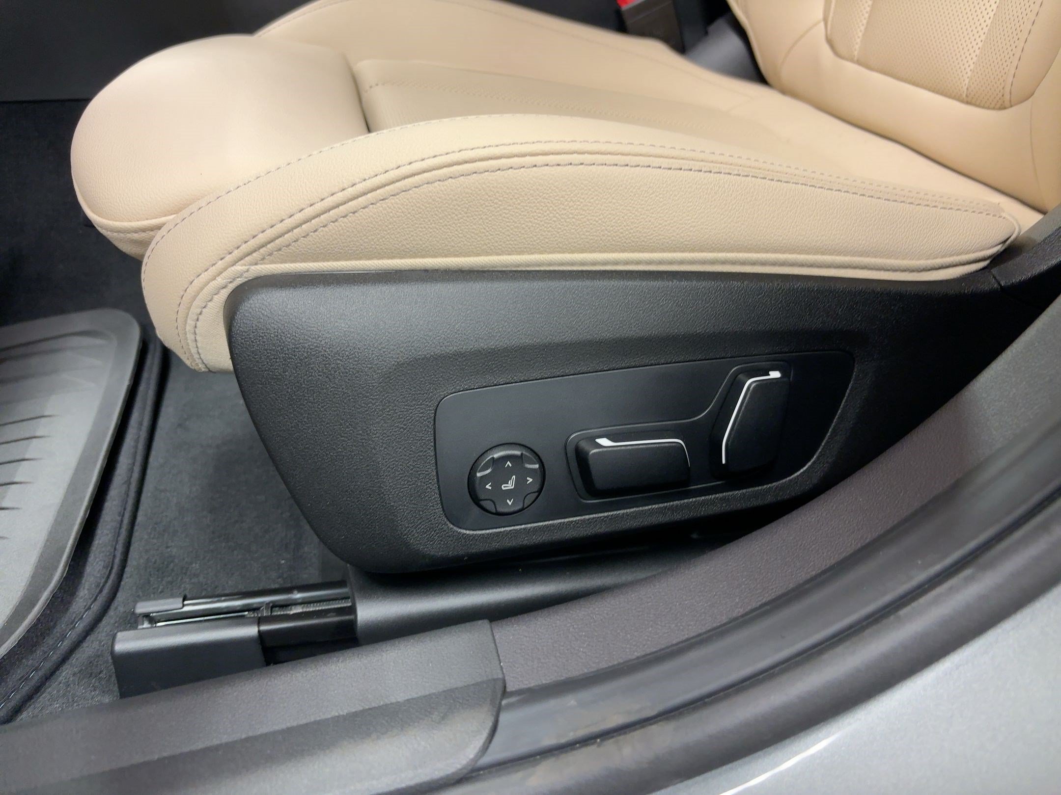 Used 2026 BMW 330i Sedan w/ Convenience Package RWD image 13