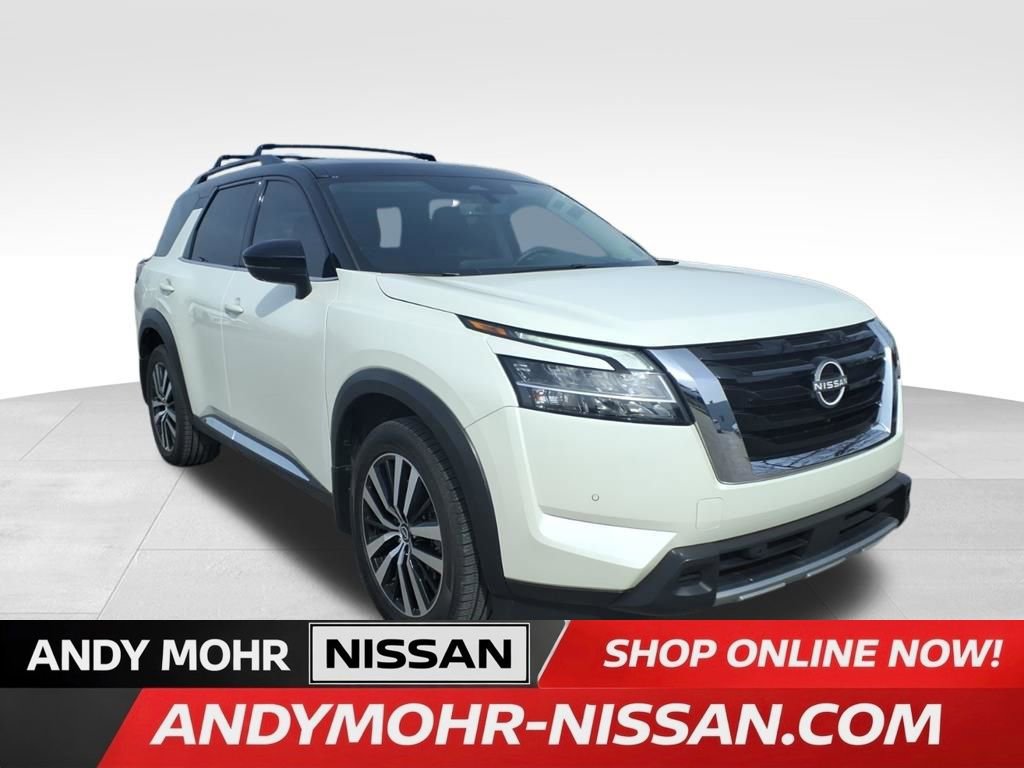 Used 2024 Nissan Pathfinder Platinum image 2