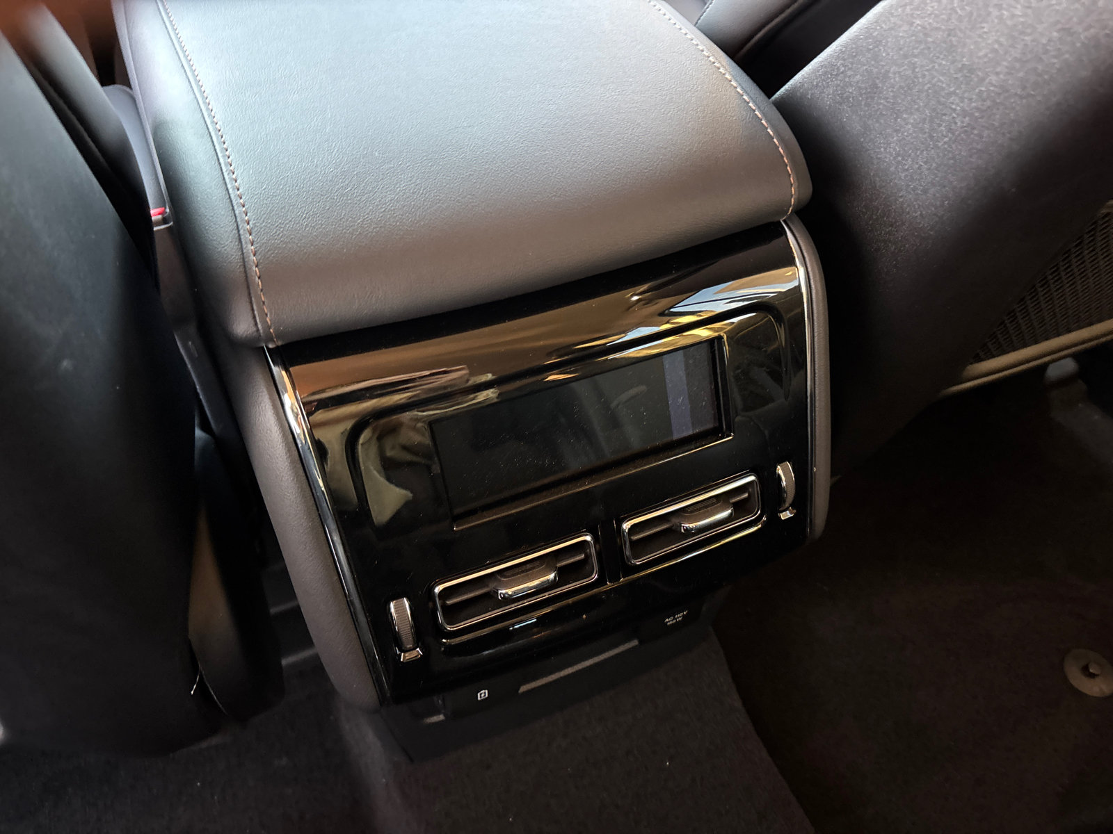 New 2027 Lincoln Aviator AWD image 28