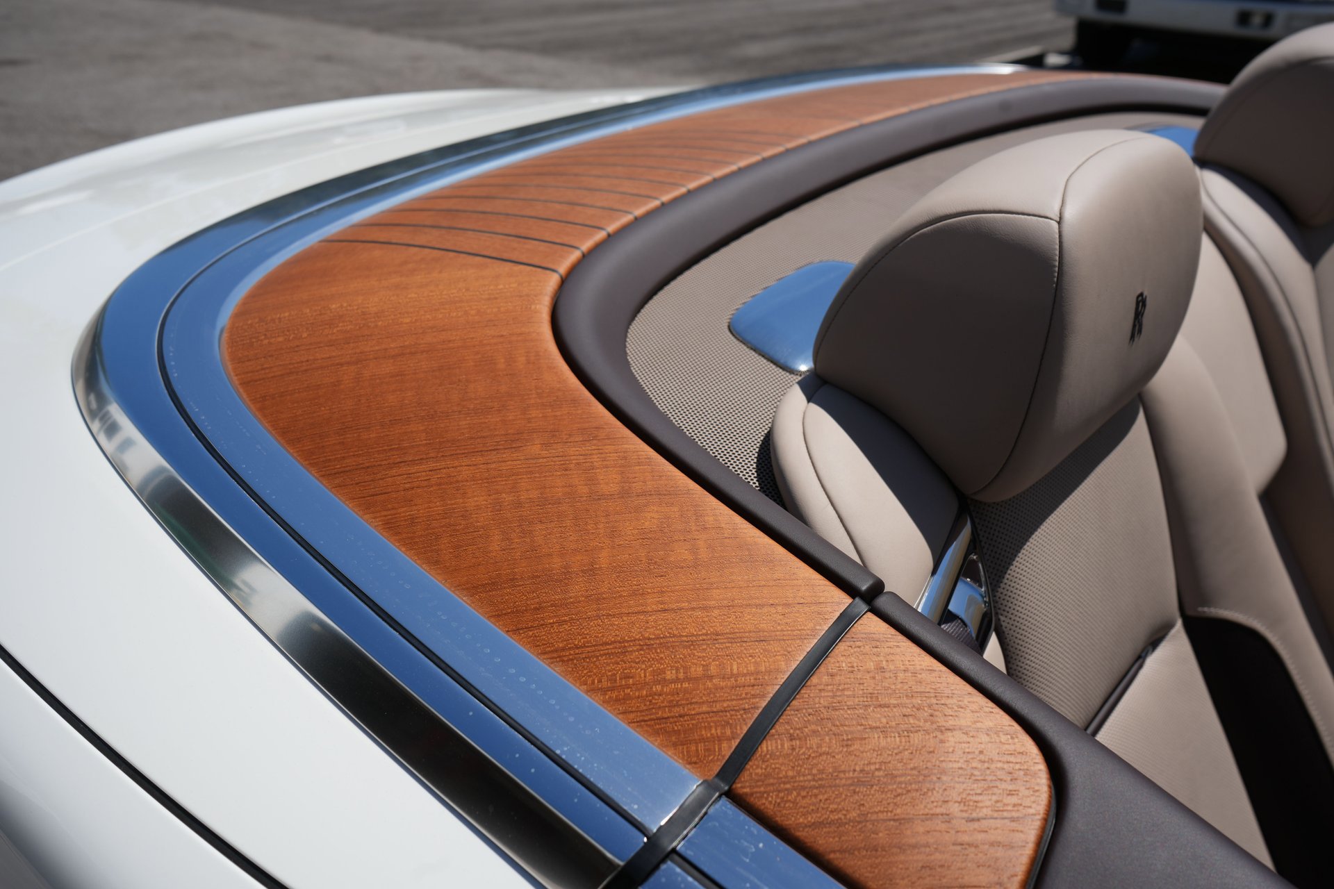 Used 2017 Rolls-Royce Dawn image 19
