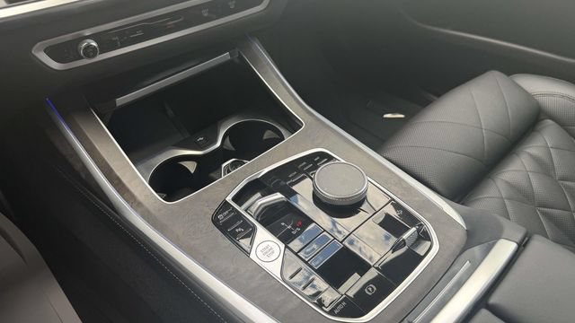 Used 2024 BMW X7 xDrive40i w/ M Sport Package AWD/4WD image 82