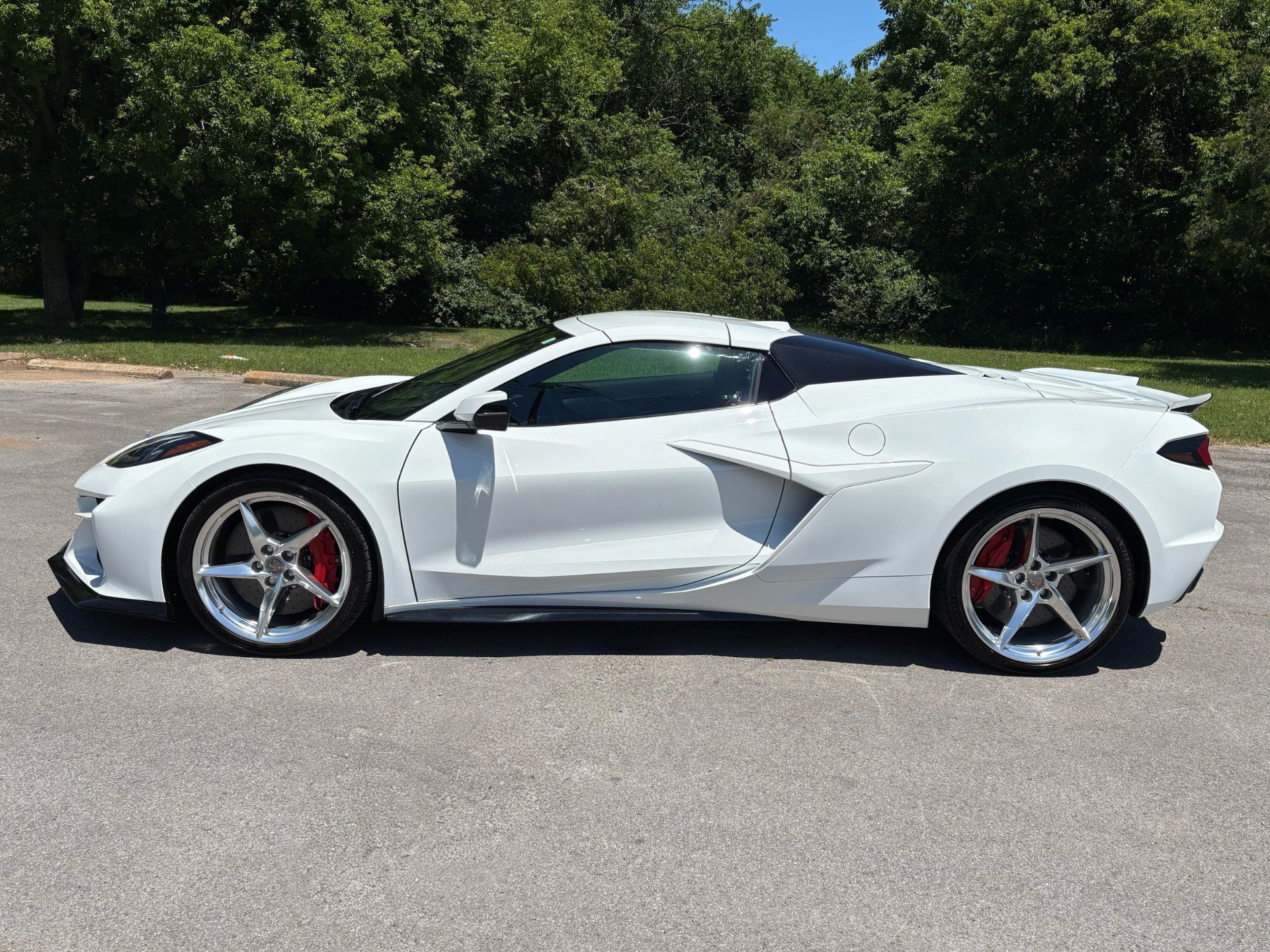 Used 2024 Chevrolet Corvette E-Ray AWD/4WD image 9