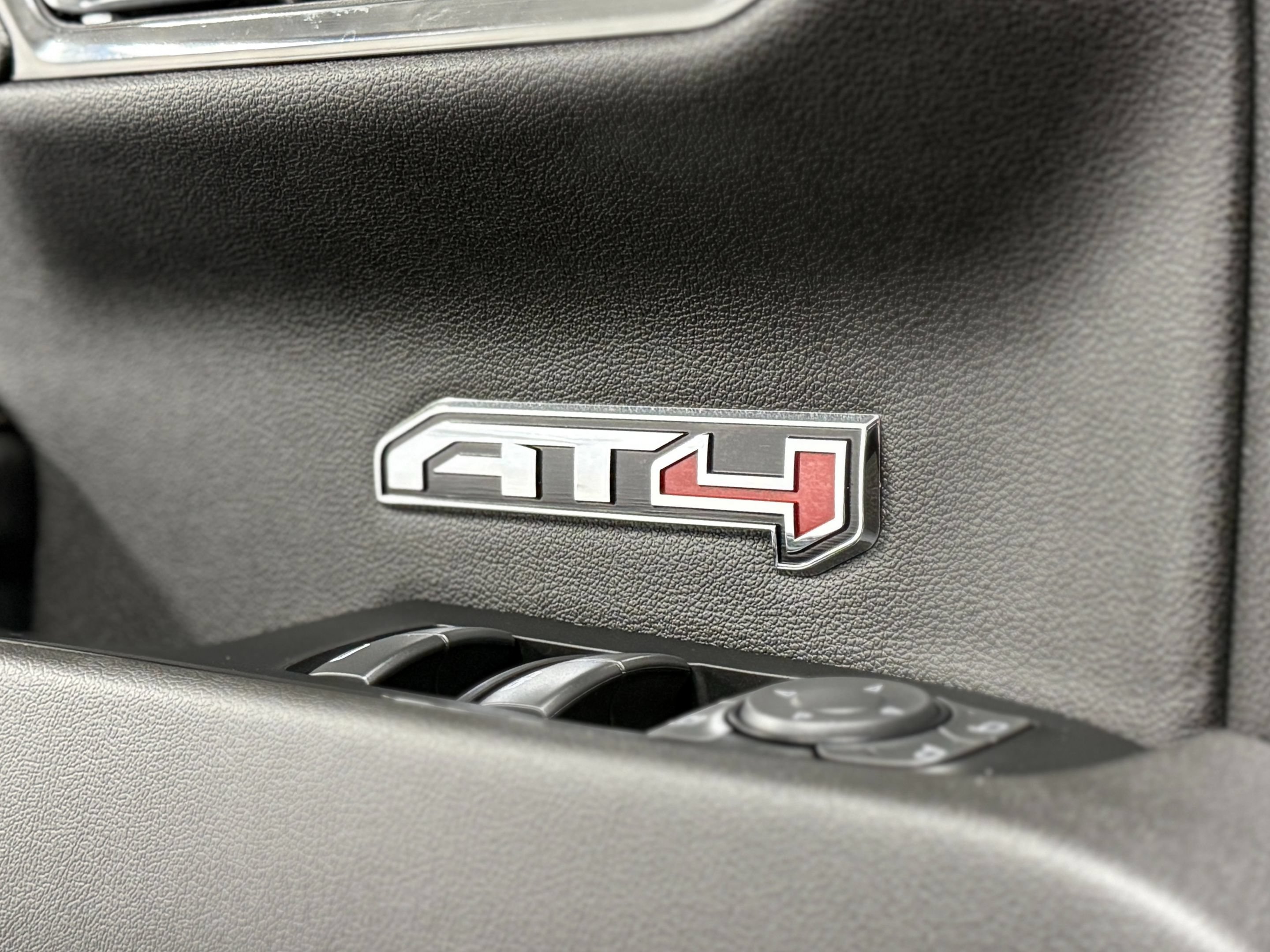 Used 2024 GMC Sierra 1500 AT4 w/ Technology Package AWD/4WD image 14