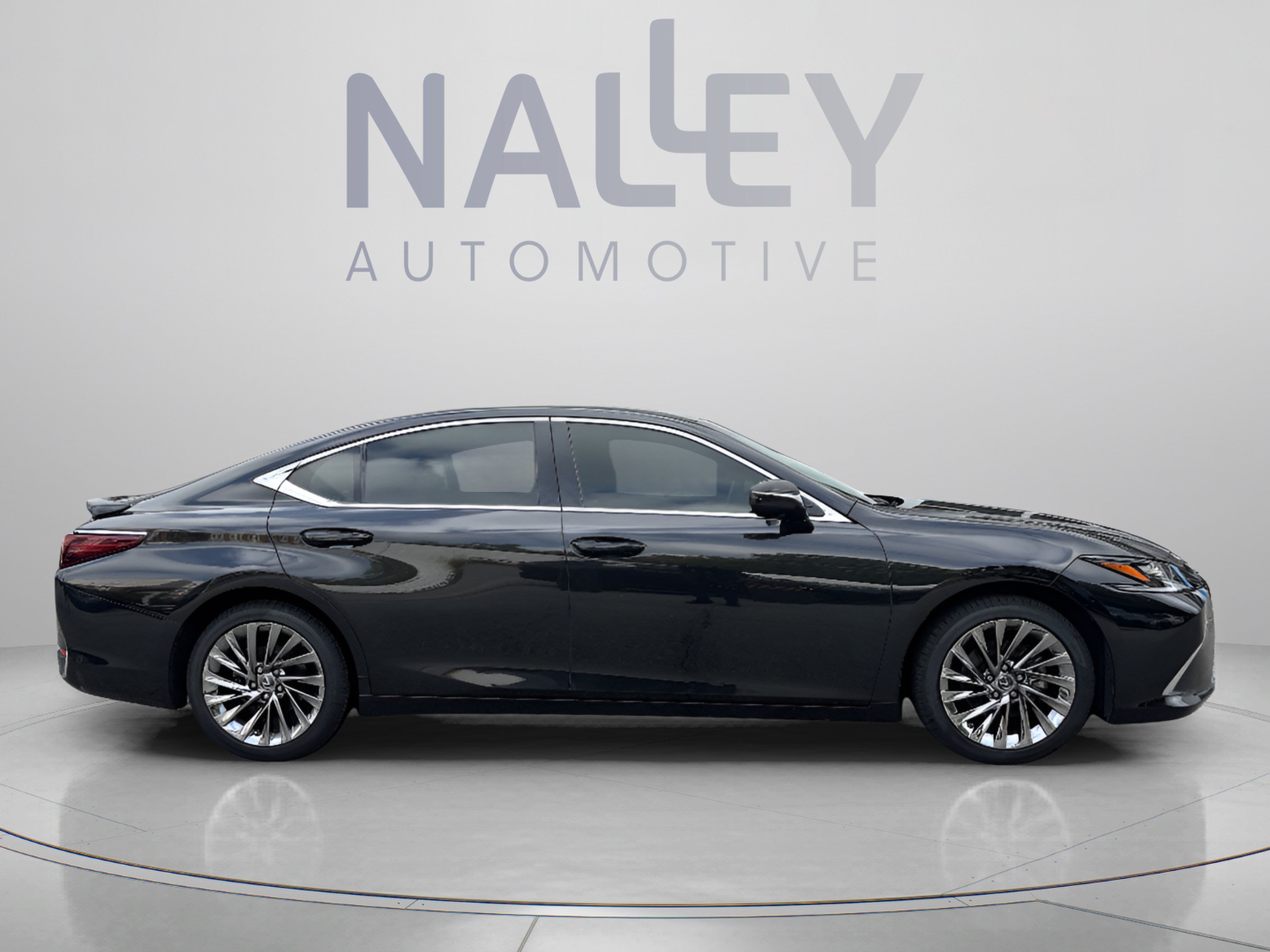 Used 2024 Lexus ES 300h Ultra Luxury w/ Accessory Package (Z2) FWD image 4