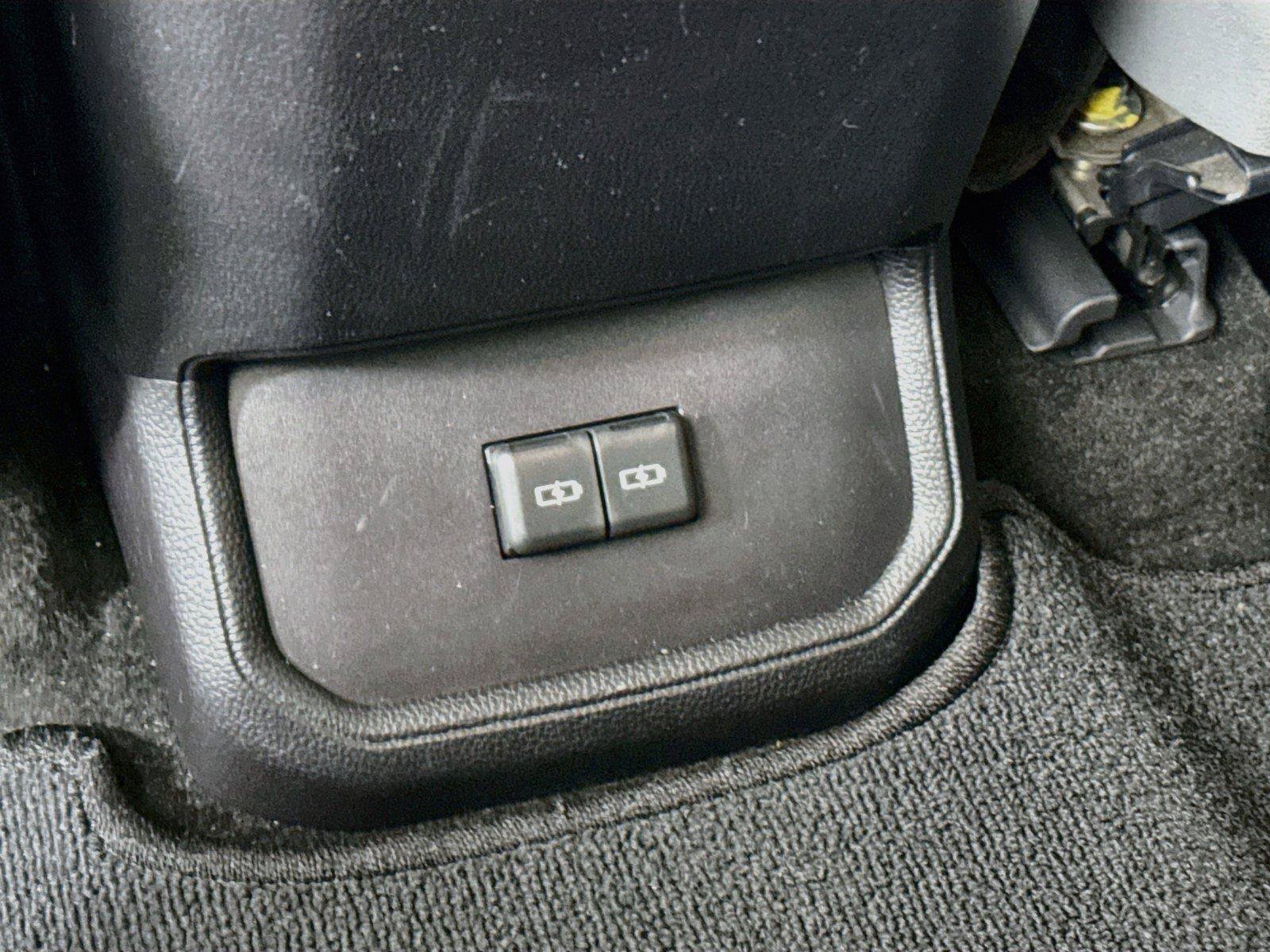 Used 2023 Toyota Highlander XLE FWD image 41