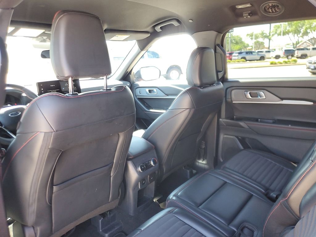 Used 2025 Ford Explorer ST-Line w/ ST-Line Street Pack image 12