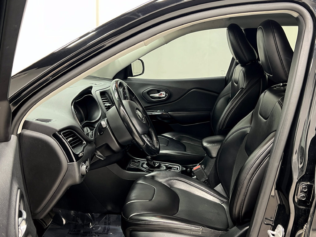 Used 2019 Jeep Cherokee Latitude Plus FWD image 12